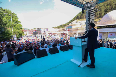 Bakan Kurum: "Bugün bir yandan deprem bölgesinde 250 bin konutu teslim edip, 453 bin hedefine koşarken, diğer taraftan 81 ilimizde on binlerce projeyi yapabilen büyük ve güçlü bir Türkiye var"