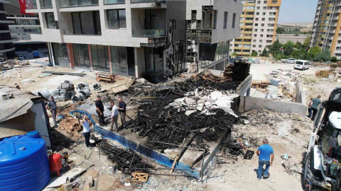 Ankara’da inşaat yangını paniğe neden oldu