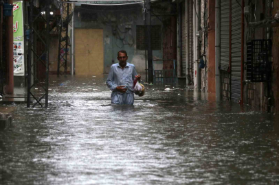 Pakistan’daki sellerde son 24 saatte 63 kişi hayatını kaybetti