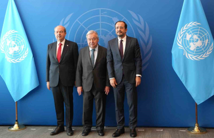 Dışişleri Bakanı Fidan, BM Genel Merkezi’ndeki Gayriresmi Kıbrıs Toplantısı öncesinde aile fotoğrafına katıldı