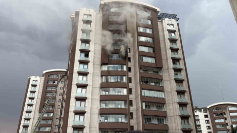 Ankara’da 14 katlı binada çıkan yangında mahsur kalan 2 kişi kurtarıldı