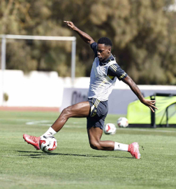 Fenerbahçe, yeni sezon hazırlıklarını sürdürdü