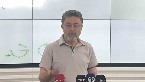 Bakan Yumaklı: "Gün içerisinde toplam 76 yangınla mücadele ettik"
