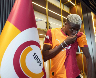 Galatasaray, Osimhen ile 4 yıllık sözleşme imzaladı