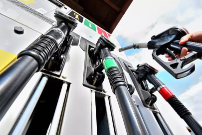 Akaryakıta zam geliyor! Motorin 57 TL'yi aşıyor, benzin 55 TL'ye dayandı