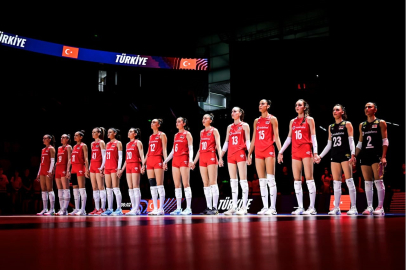 A Milli Kadın Voleybol Takımı, hazırlık kampı için Antalya’ya gitti