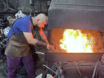 Yüksek ısıya maruz kalan ustalar ekmek mücadelesi veriyor