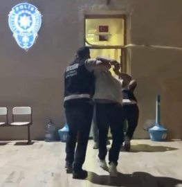 Çeşme’de eğlence mekanında silahlı kavga: 2 yaralı, 2 gözaltı