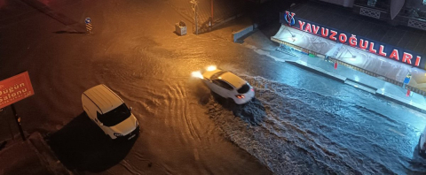 Ankara’da sağanak yağışlar sele neden oldu