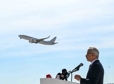 Bakan Uraloğlu: "4 Ocak’ta 2 bin 177 transit uçuşla Türk hava sahasında tüm zamanların en yüksek günlük transit uçuş sayısına ulaştık"