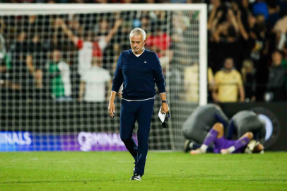 Mourinho: "Taraftarlarımızın da desteğiyle turu geçeceğimize inanıyorum"