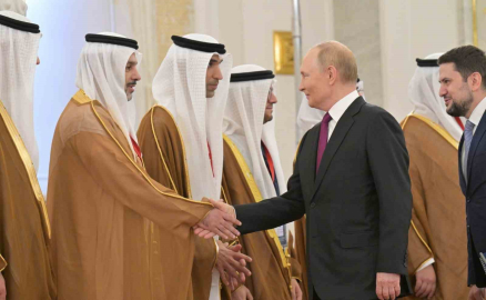 Putin: "Trump ile görüşme için uygun yerlerden biri BAE"