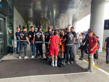 Galatasaray, ligin açılış maçı için Gaziantep’e gitti