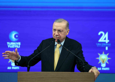 Cumhurbaşkanı Erdoğan: "AK Parti’yi Türkiye’nin en büyük partisi yapan, işte bu yetişmiş, işte bu liyakatli insan kaynağına sahip olmasıdır. Bu dinamik, bu hareketli yapıyı muhalefet partilerinde asla göremezsiniz."