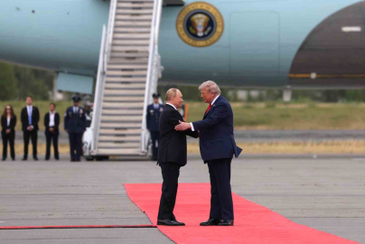 Trump, Alaska’da Putin’i karşıladı