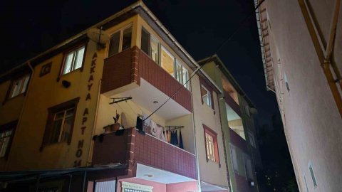 Büyükçekmece’de duvarlarından sesler gilen iki bina boşaltıldı