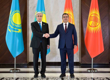 Kazakistan Cumhurbaşkanı Tokayev’den Kırgız mevkidaşı Caparov’a "Altın Kartal" devlet nişanı