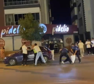 İzmir’de polise saldırı anı kamerada