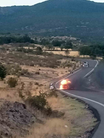 Ankara’da seyir halindeki araçta çıkan yangın tarlaya sıçradı