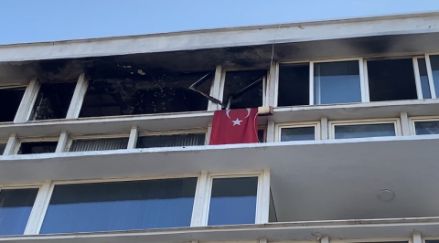 Kadıköy’de apartman dairesi alev alev yandı