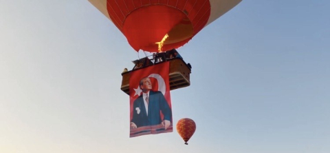 Şehit aileleri 30 Ağustos’u Pamukkale semalarında kutladı