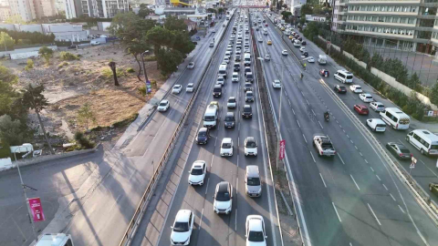İstanbul’da iş çıkışı trafiği dron ile görüntülendi