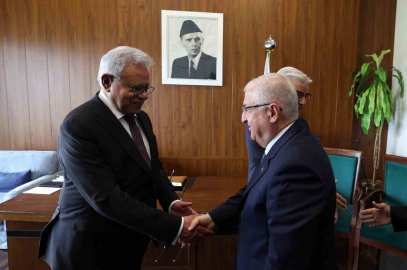 Bakan Güler, Pakistanlı mevkidaşı Asif ile bir araya geldi
