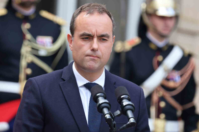 Fransa’da başbakan olarak atanan Lecornu, Bayrou’dan görevi devraldı