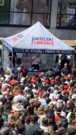 ABD’de üniversitede konuşma yapan sağcı aktivist Charlie Kirk’e silahlı saldırı