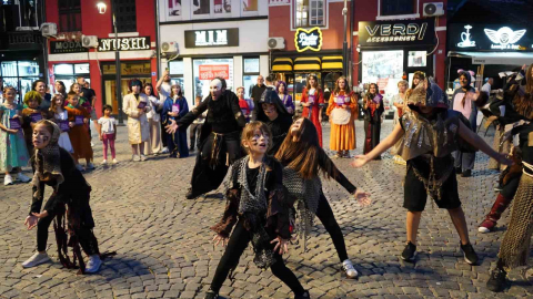 Yunus Emre Enstitüsü’nden Kosova’da Uluslararası Türkçe Tiyatro Festivali