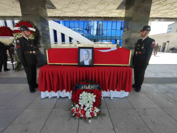 Eski TBMM Başkanı Karakaş son yolculuğuna uğurlandı