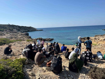 İzmir’de 32 düzensiz göçmen yakalandı