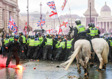 Londra’da 150 bin kişilik göçmenlik karşıtı "Krallığı Birleştir" protestoları