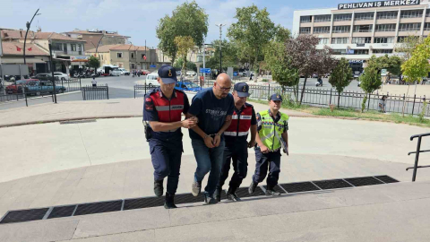 İzmir Büyükşehir personeli, FETÖ’den ihraç polis kimliğiyle yakalandı