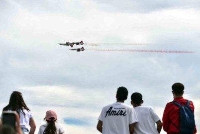 Türk Yıldızları’ndan TEKNOFEST’te nefes kesen gösteri