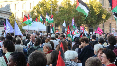 Paris’te binlerce kişi İsrail’in Gazze’ye saldırılarını protesto etti: "Katil Netanyahu, Filistin Filistinlilerindir"