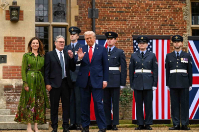 Trump, İngiltere Başbakanı Starmer ile görüştü