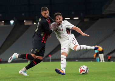 Trendyol Süper Lig: Fatih Karagümrük: 1 - Trabzonspor: 3 (İlk yarı)