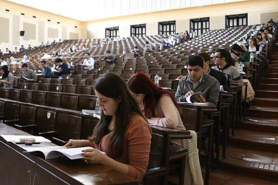 YÖK Başkanı Açıkladı: Başarılı Öğrencilere 3 Yılda Mezuniyet Yolu Açılıyor