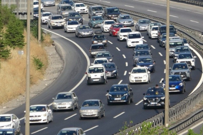 Kocaeli'de kapalı kavşaklar sürücüleri paralı otobana mahkum etti!