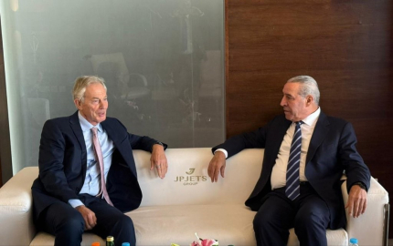 Filistin Devlet Başkanı Yardımcısı Al-Sheikh, İngiltere’nin eski Başbakanı Blair ile bir araya geldi