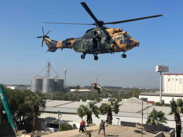 İzmir’de 6.6 büyüklüğünde depreme, helikopterle müdahale tatbikatı gerçekleştirildi