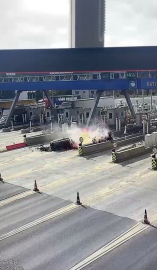 Kuzey Marmara Otoyol gişesinde feci kaza kamerada