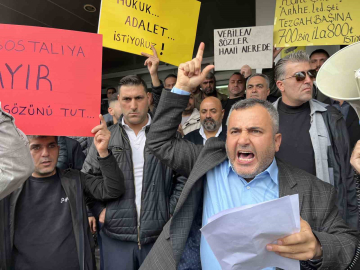 Pazarcı esnafından Karşıyaka Belediyesi önünde eylem