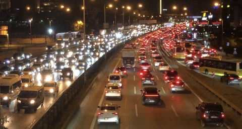 İstanbul’da haftanın ilk mesai gününde akşam trafiği yüzde 78’e ulaştı