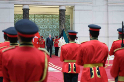 Cumhurbaşkanı Erdoğan, Kuveyt’te resmi törenle karşılandı