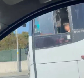 Çocuğun otobüs ile tehlikeli yolculuğu kamerada