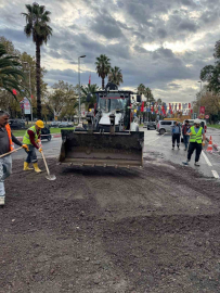 Vatan Caddesi’nde İBB’nin yaptığı yol çalışması çöktü, Fatih Belediyesi ekipleri anında müdahale etti
