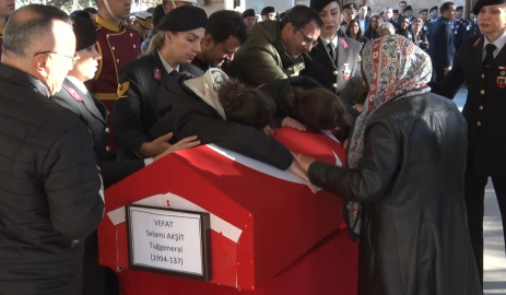 Tuğgeneral Selami Akşit için Ankara’da tören düzenlendi, yakınları tabuta sarılarak   gözyaşı döktü