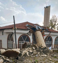 Ankara’da fırtına nedeniyle minare yıkıldı